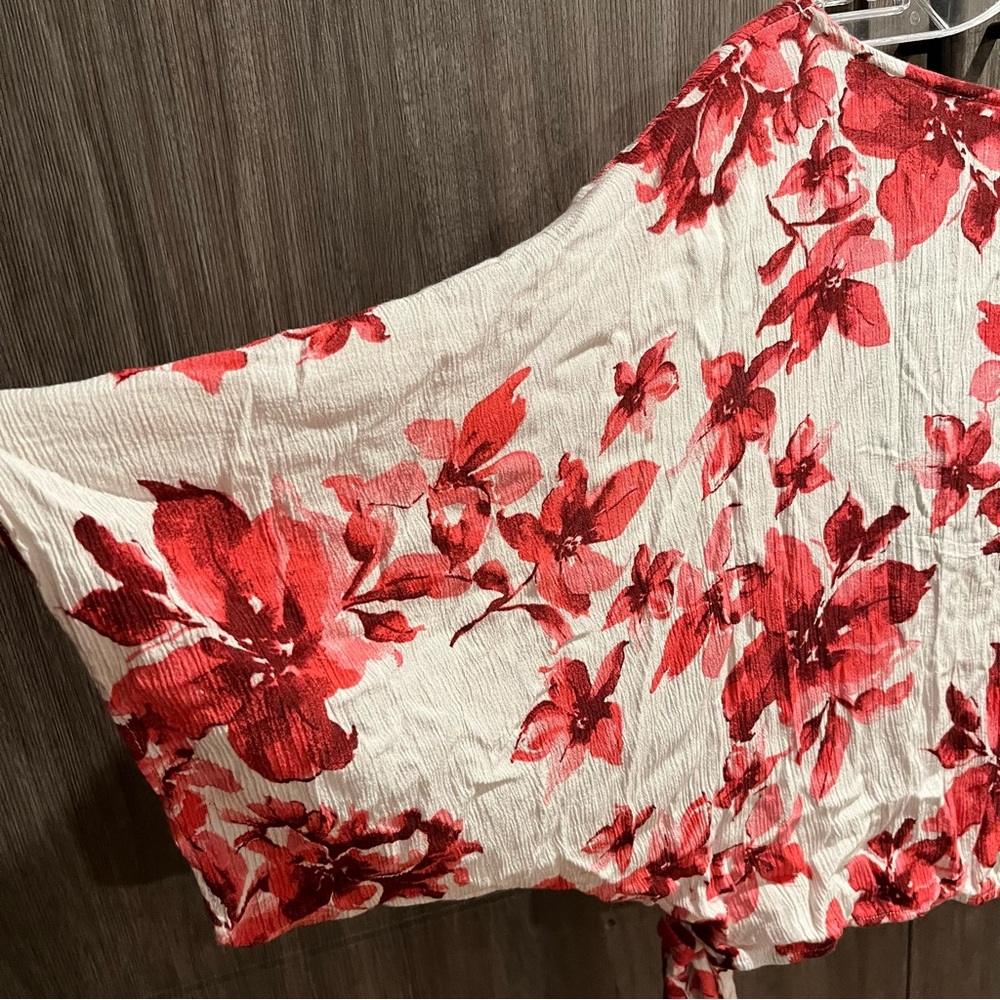 Lulu's Honey Bee Floral Wrap Top - Picture 6 of 7